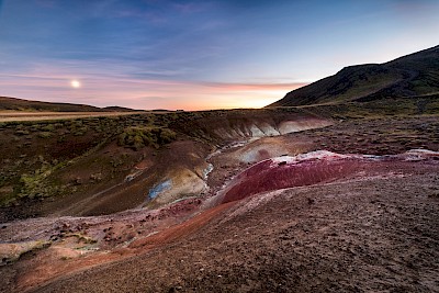 Farbexplosion im Geothermalgebiet